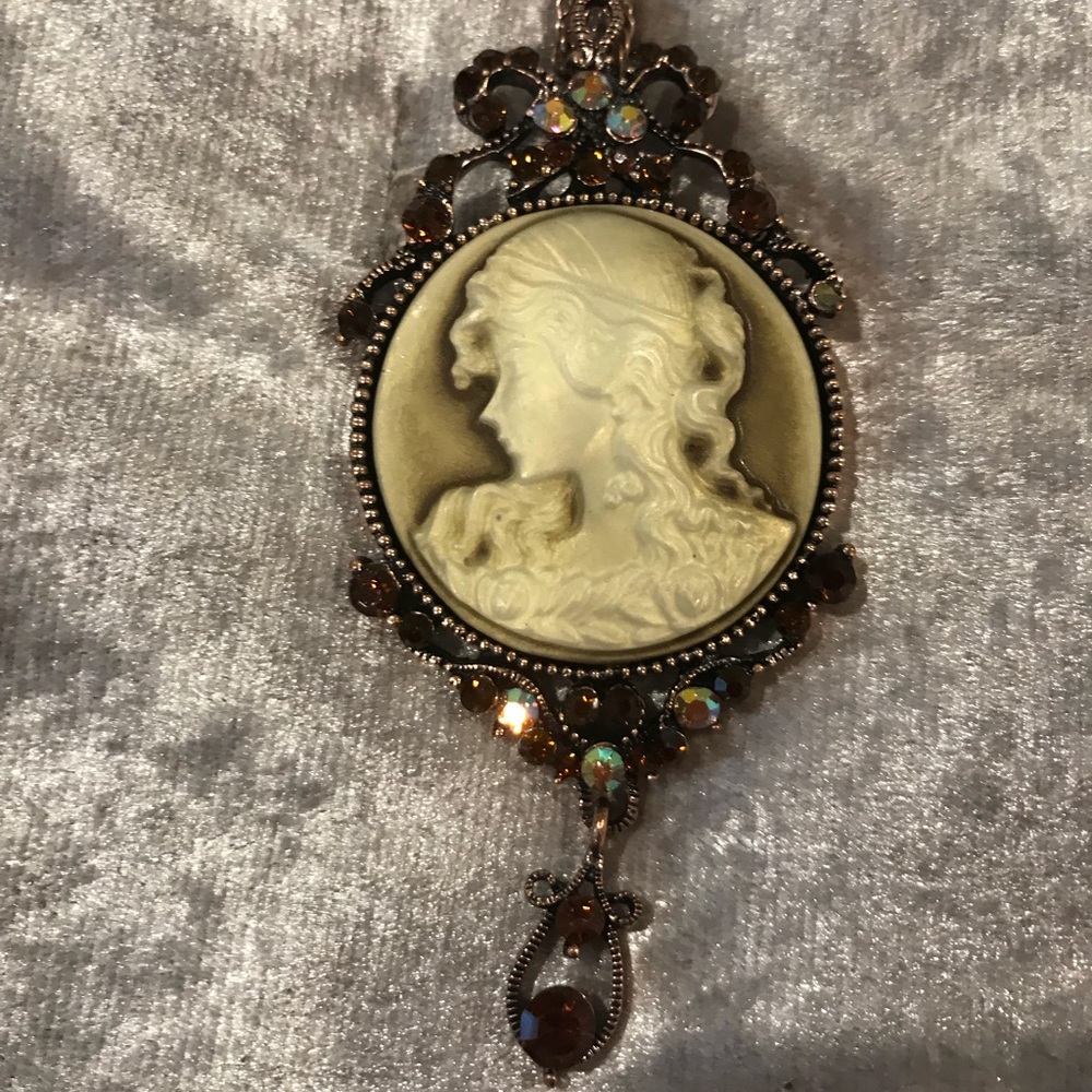 Faux Cameo Necklace